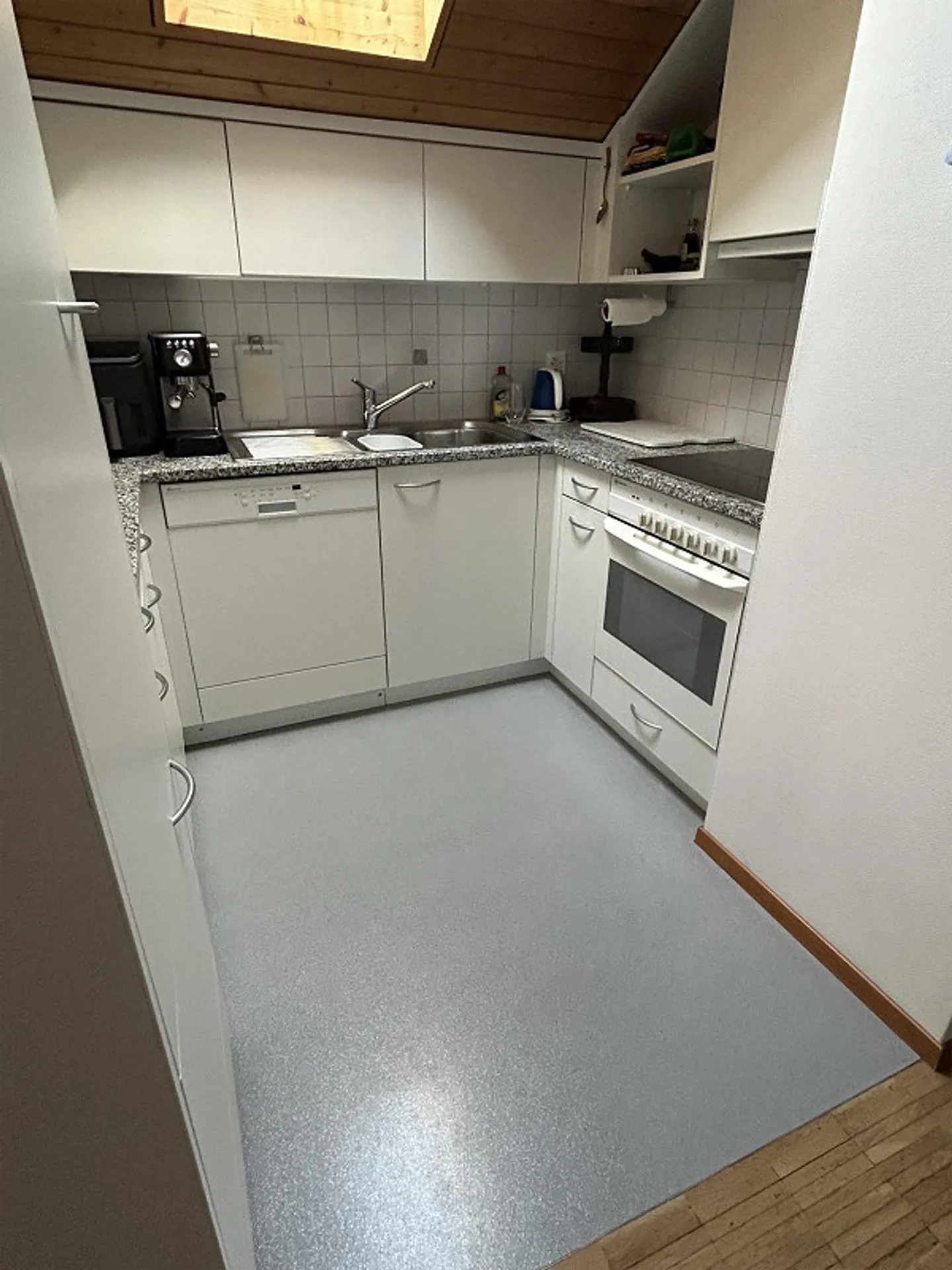very nice and large 3.5 room penthouse apartment - Photo 1 of 8