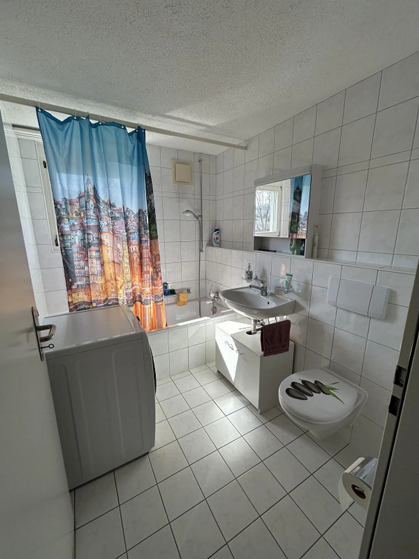 very nice and large 3.5 room penthouse apartment - Photo 2 of 8