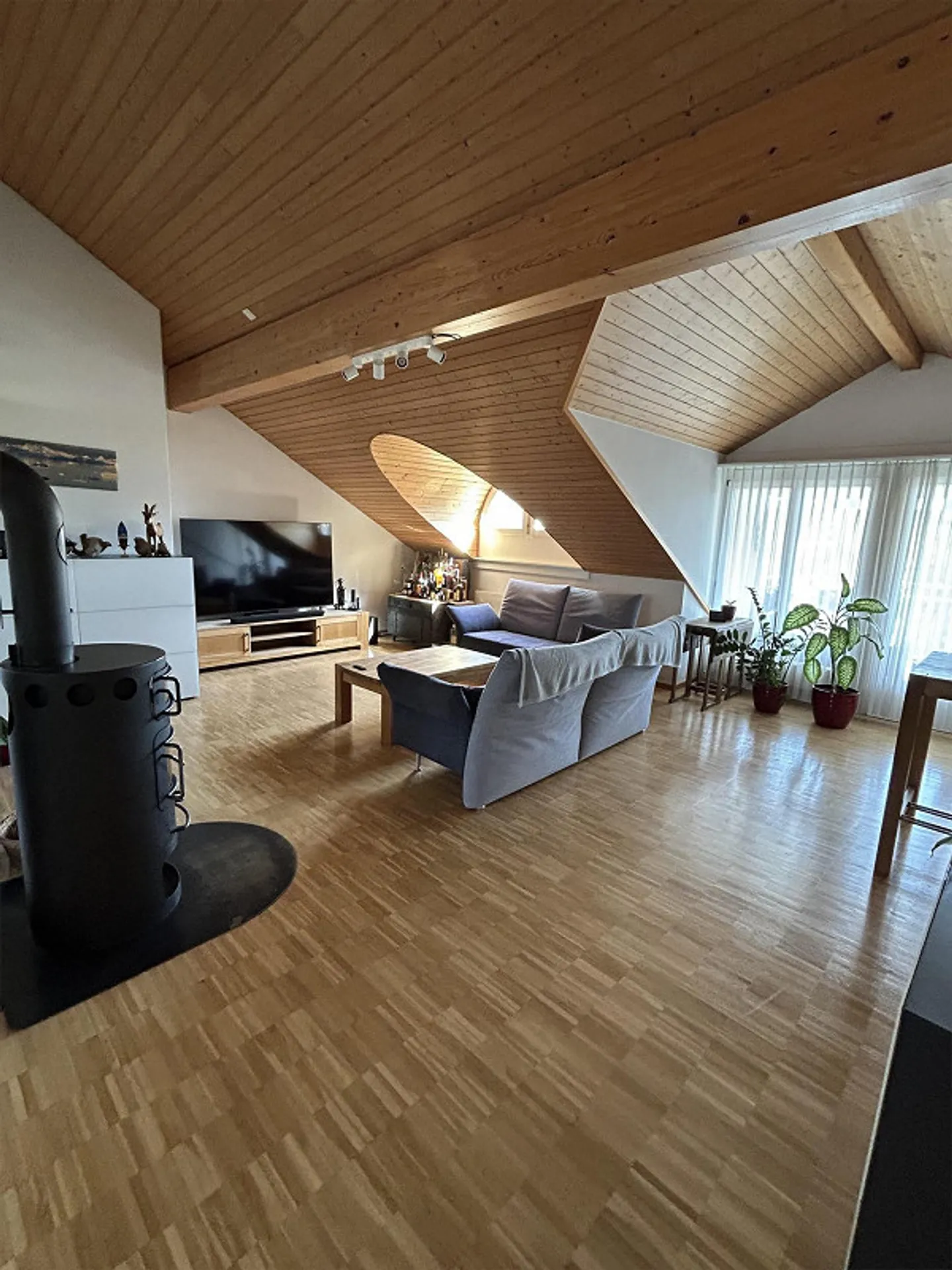 very nice and large 3.5 room penthouse apartment - Photo 5 of 8
