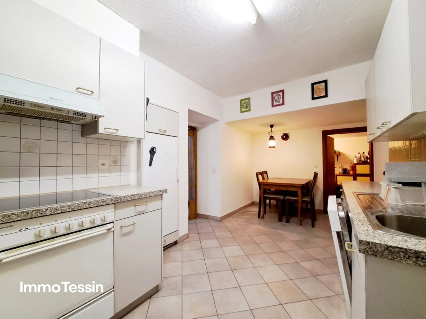 Appartamento al piano terra affascinante e bello in una posizione tranquilla con una grande terrazza privata di 35 m2 - Foto 7 di 13