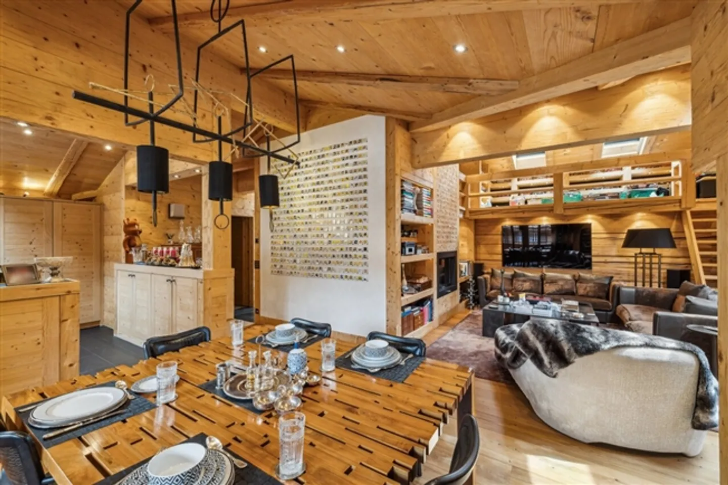 «Prächtiges Penthouse in Feutersoey bei Gstaad» - Foto 2 von 17