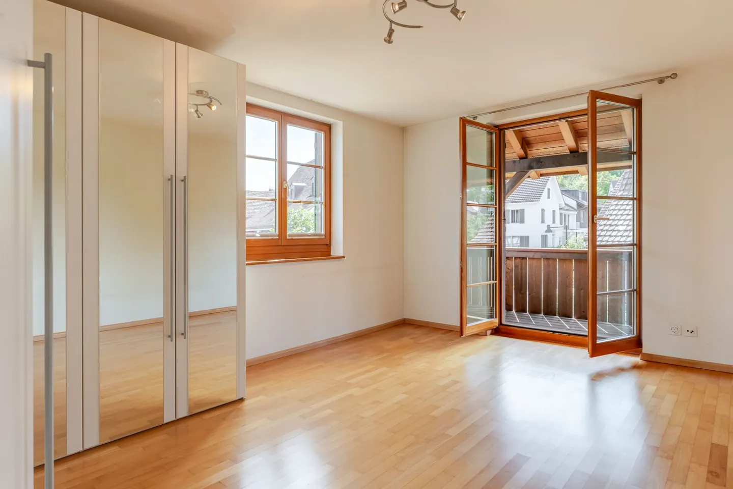 Maison de famille double spacieuse 4.5 Z' plus salle de loisirs et 2 places de parking - Photo 7 sur 12