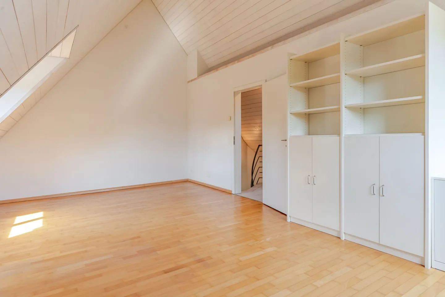 Maison de famille double spacieuse 4.5 Z' plus salle de loisirs et 2 places de parking - Photo 9 sur 12