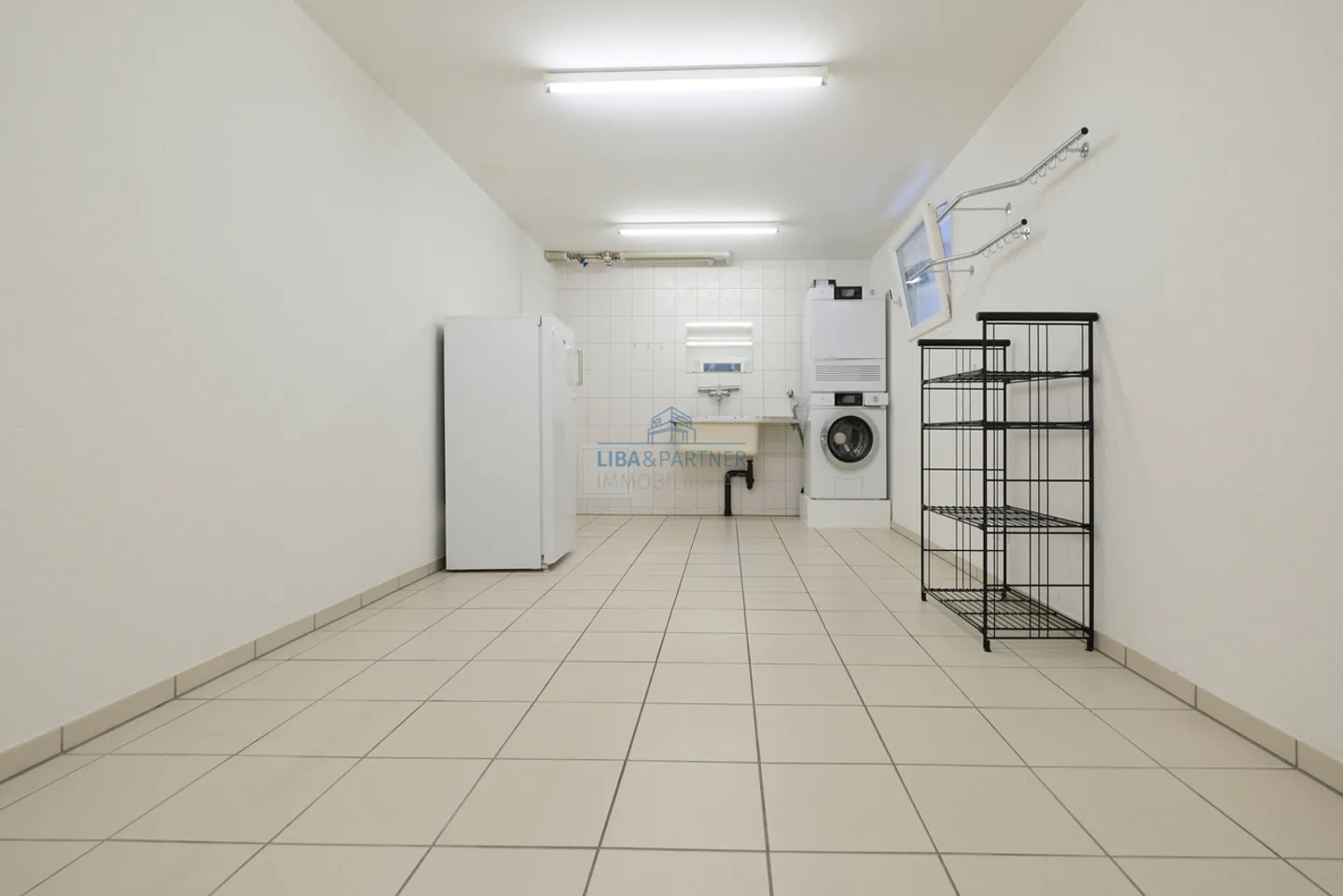 Ampio e moderno appartamento di 3,5 stanze con balcone e stanza hobby ad Aesch - Foto 10 di 13