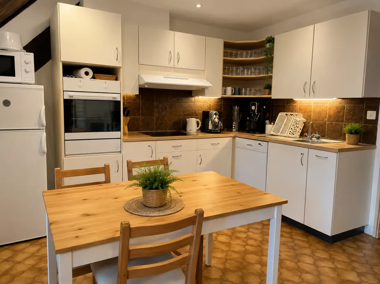 Zu vermieten - Charmante 3,5-Zimmer-Wohnung im Dachgeschoss in Romont - Foto 2 von 6