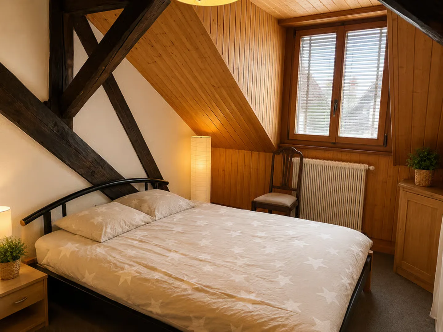 Zu vermieten - Charmante 3,5-Zimmer-Wohnung im Dachgeschoss in Romont - Foto 4 von 6