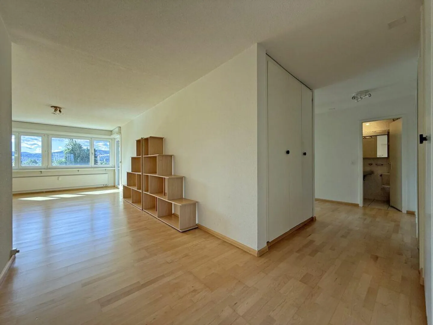 Luminoso appartamento di 4,5 stanze con vista - Foto 3 di 11