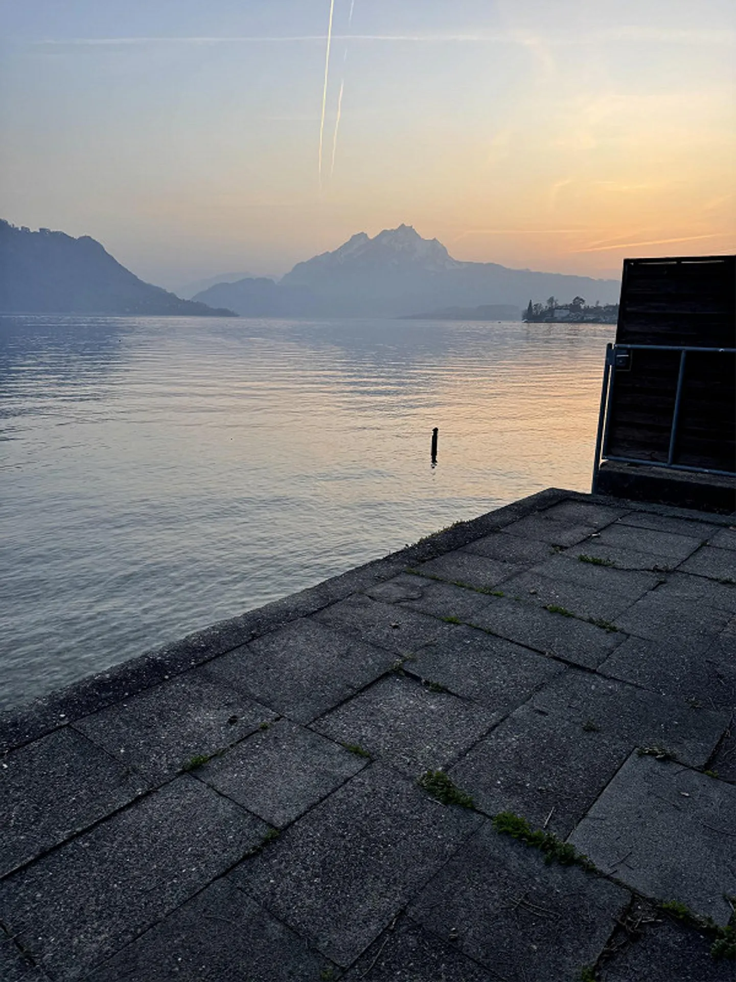 2.5 Room Apartment in the Most Beautiful Location in Weggis - Photo 8 of 10