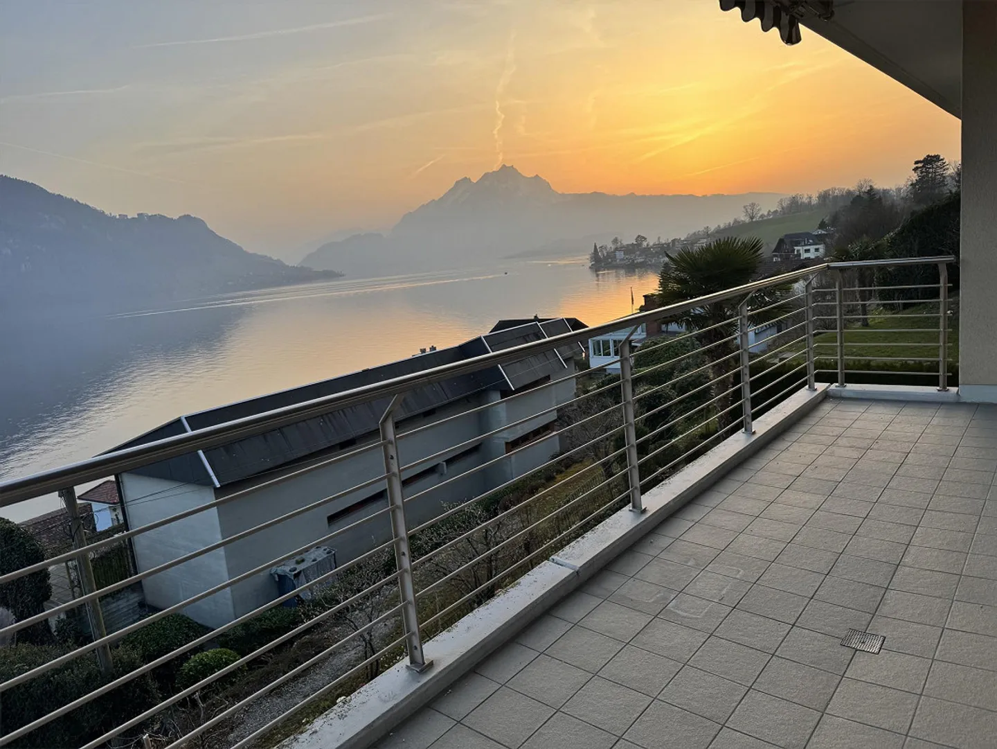 2.5 Room Apartment in the Most Beautiful Location in Weggis - Photo 9 of 10