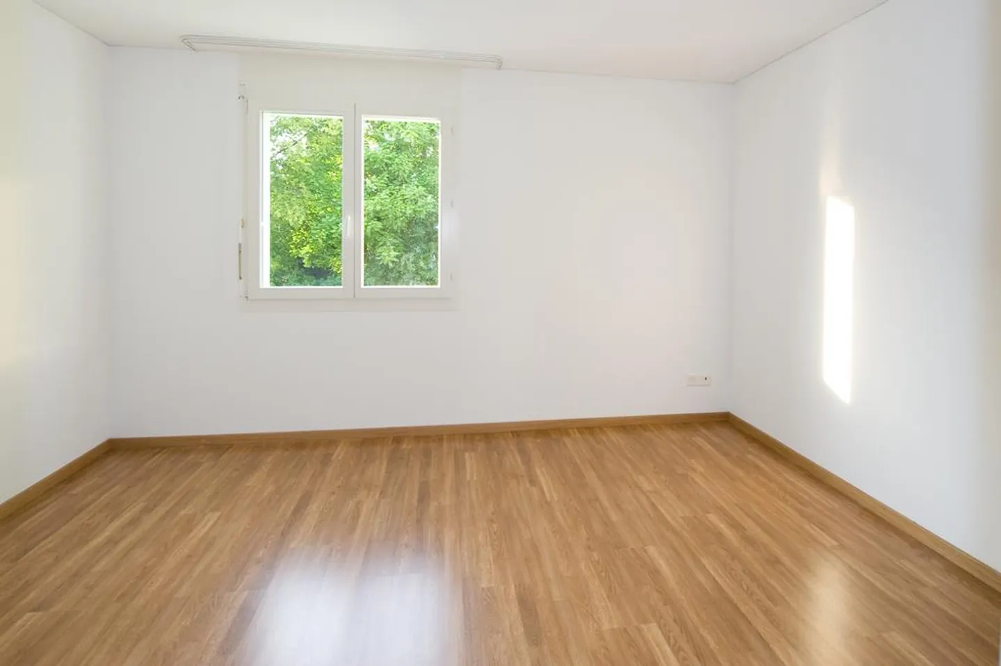 Appartement moderne de 3,5 pièces à Suhr - Photo 5 sur 8