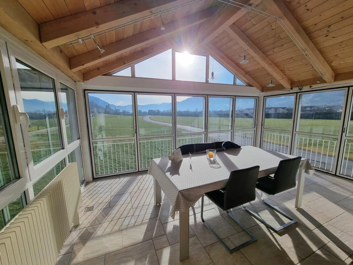 Exclusive 4.5-room penthouse apartment with a wide view and plenty of sun - Photo 1 of 12