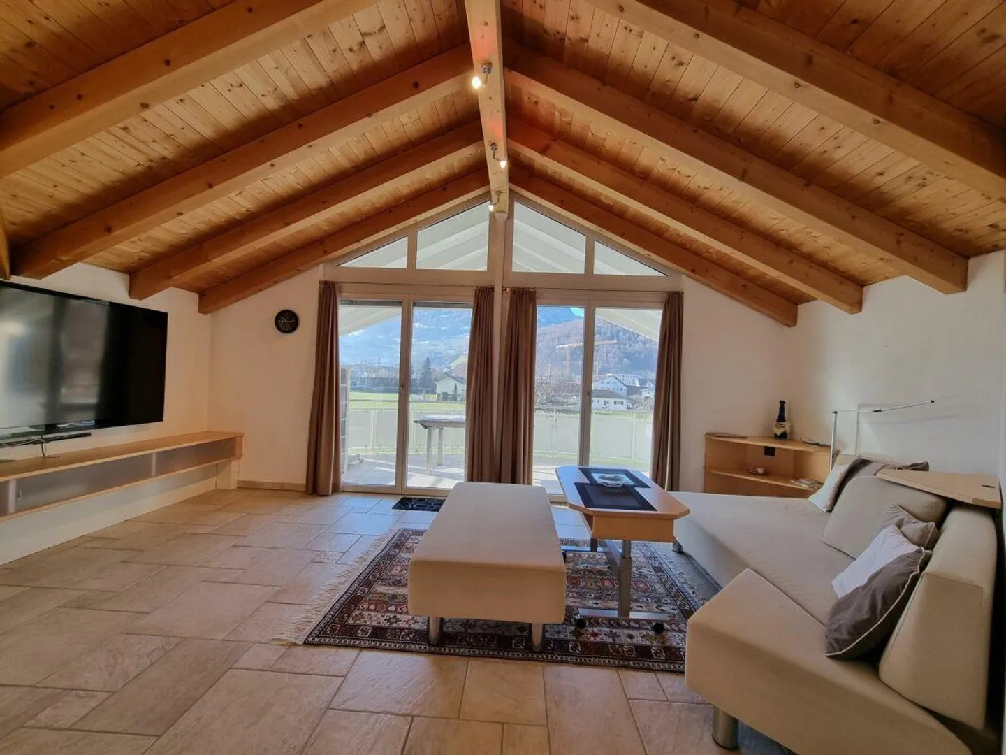 Exclusive 4.5-room penthouse apartment with a wide view and plenty of sun - Photo 2 of 12