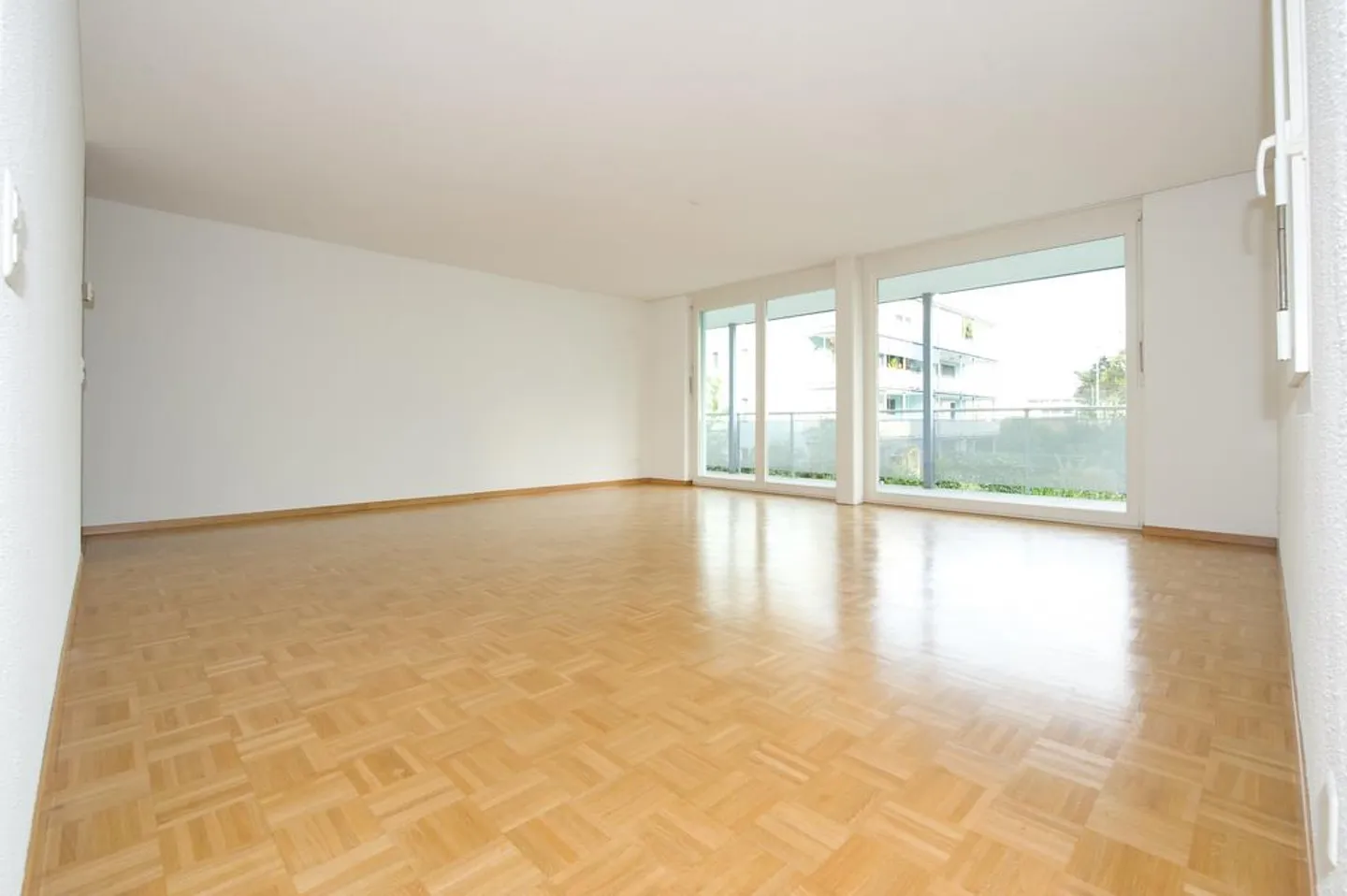 Appartement moderne de 3,5 pièces à Suhr - Photo 3 sur 8