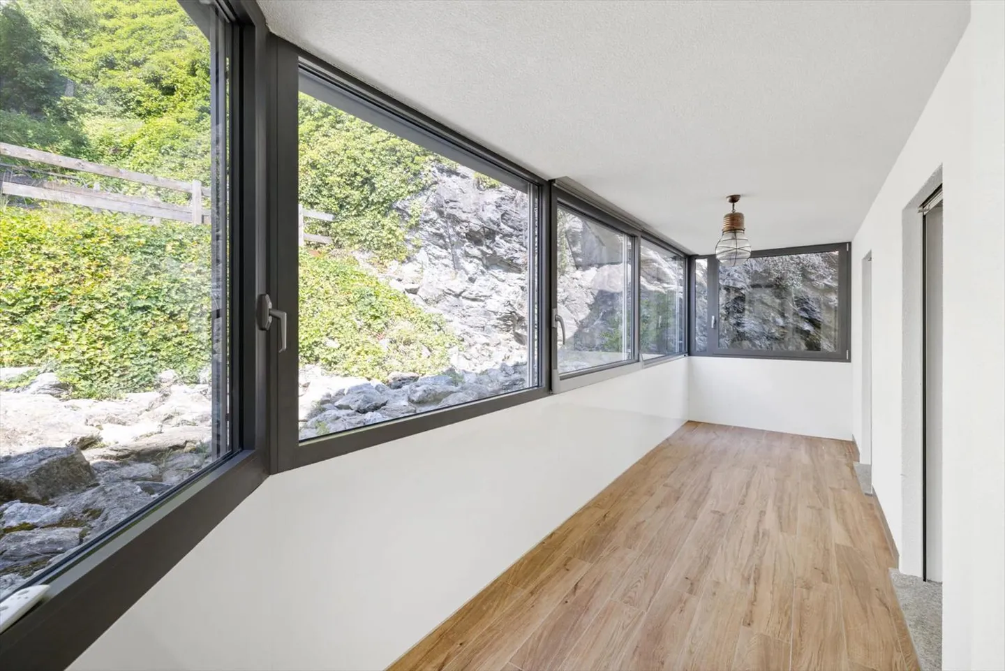 Rare exclusivity? Panoramic view of the castles and the city of Sion - Photo 11 of 13