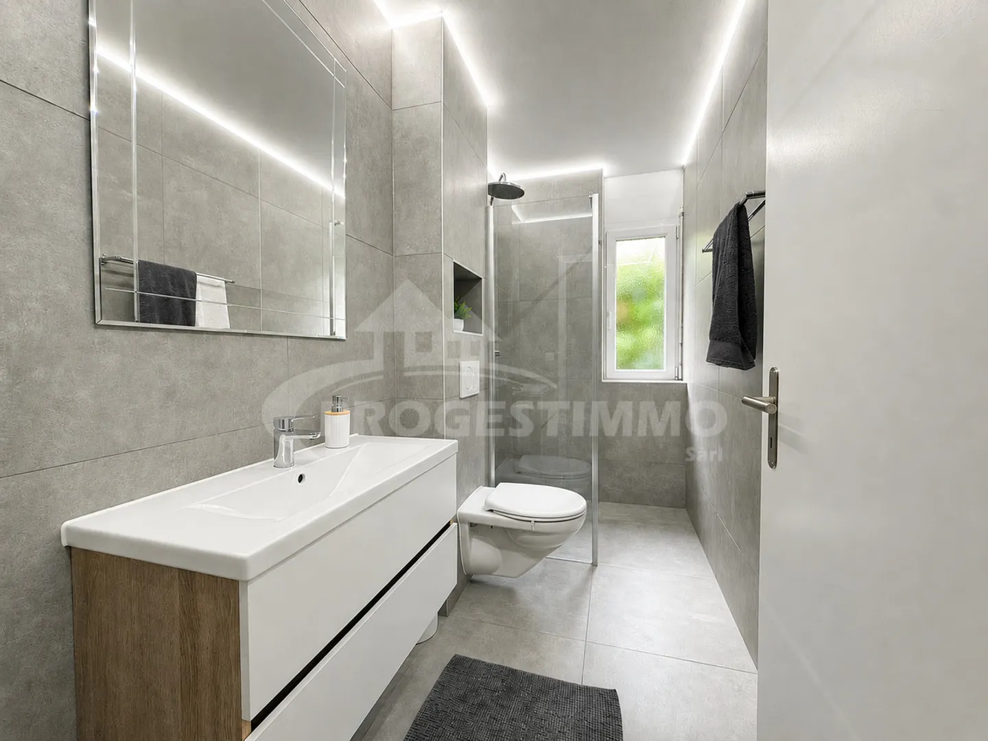 Appartement spacieux avec jardin - Photo 4 sur 8