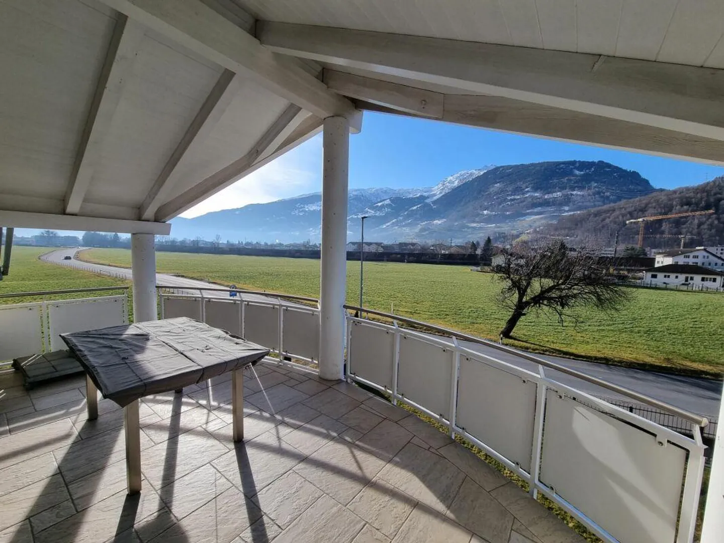 Exclusive 4.5-room penthouse apartment with a wide view and plenty of sun - Photo 10 of 12