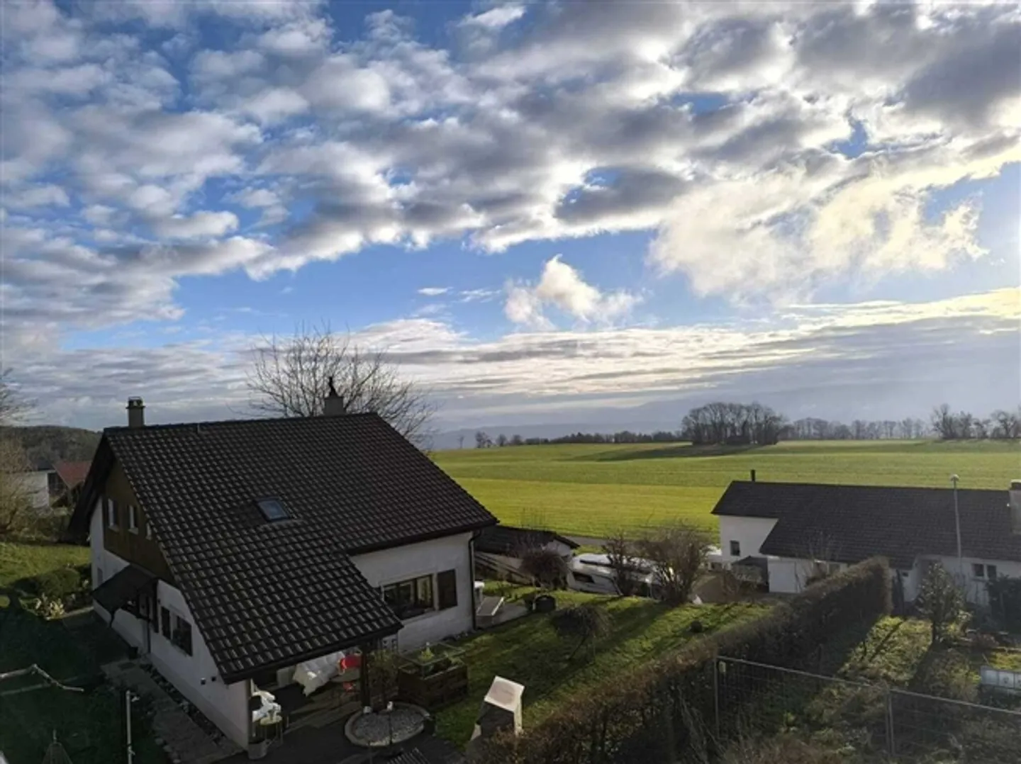 «Neue 5,5-Zimmer-Doppelhaushälfte in Prêles, ideal für eine Familie.» - Foto 3 von 8