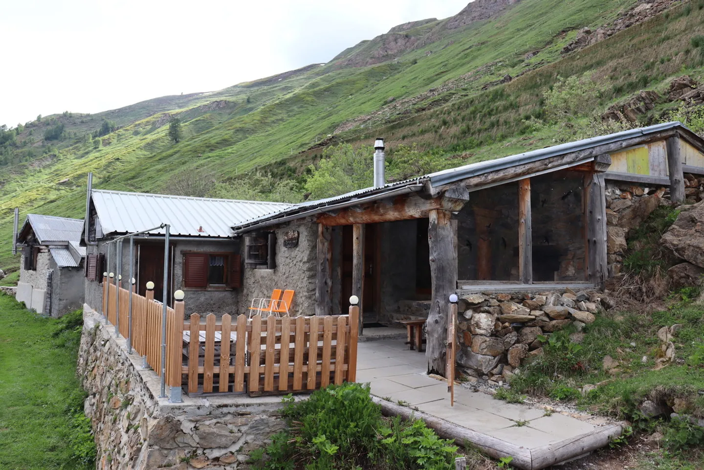 Idillio alpino puro – rifugio connesso alla natura a Bachalp (VS) - Foto 1 di 27