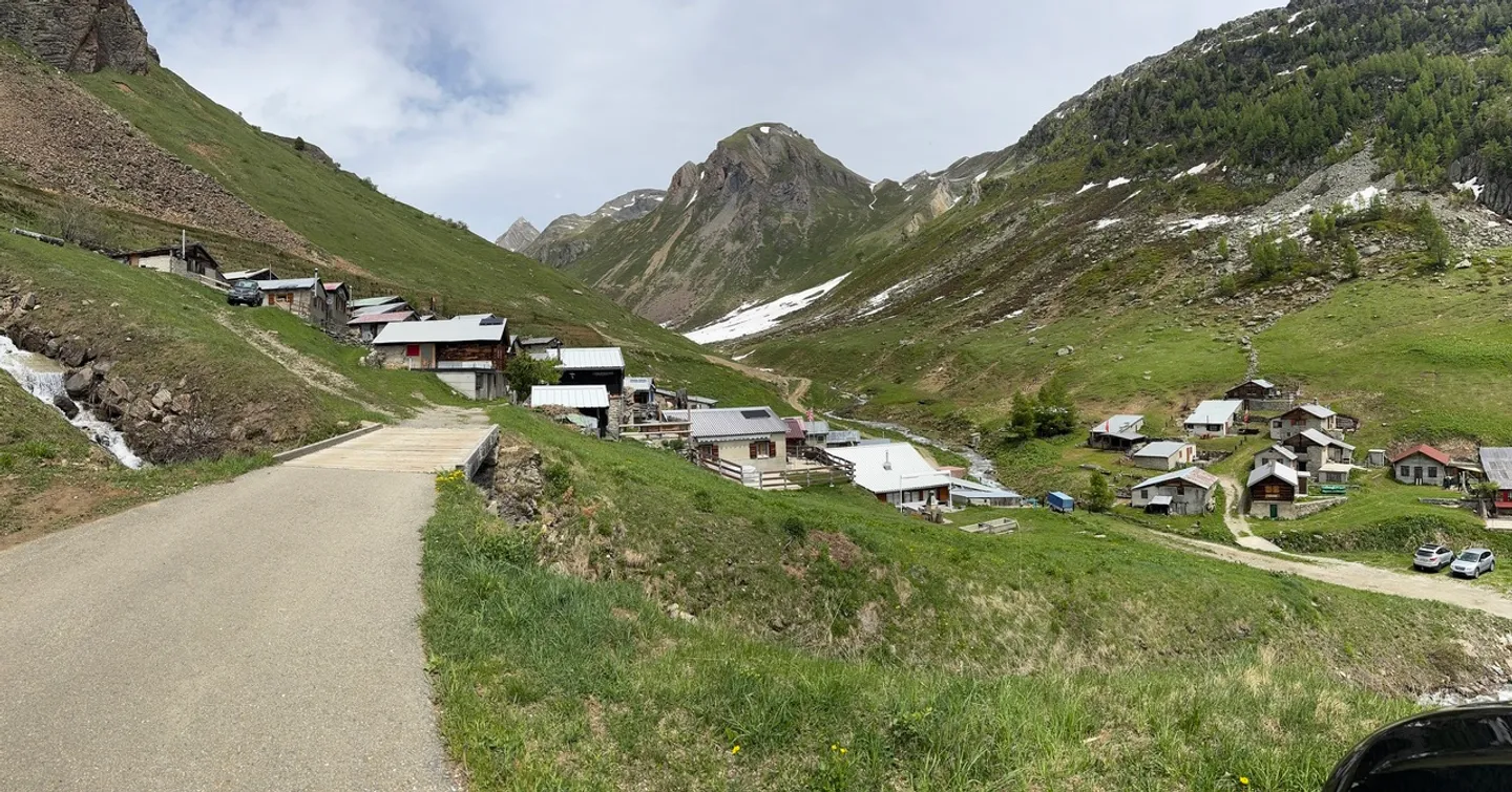 Idillio alpino puro – rifugio connesso alla natura a Bachalp (VS) - Foto 4 di 27