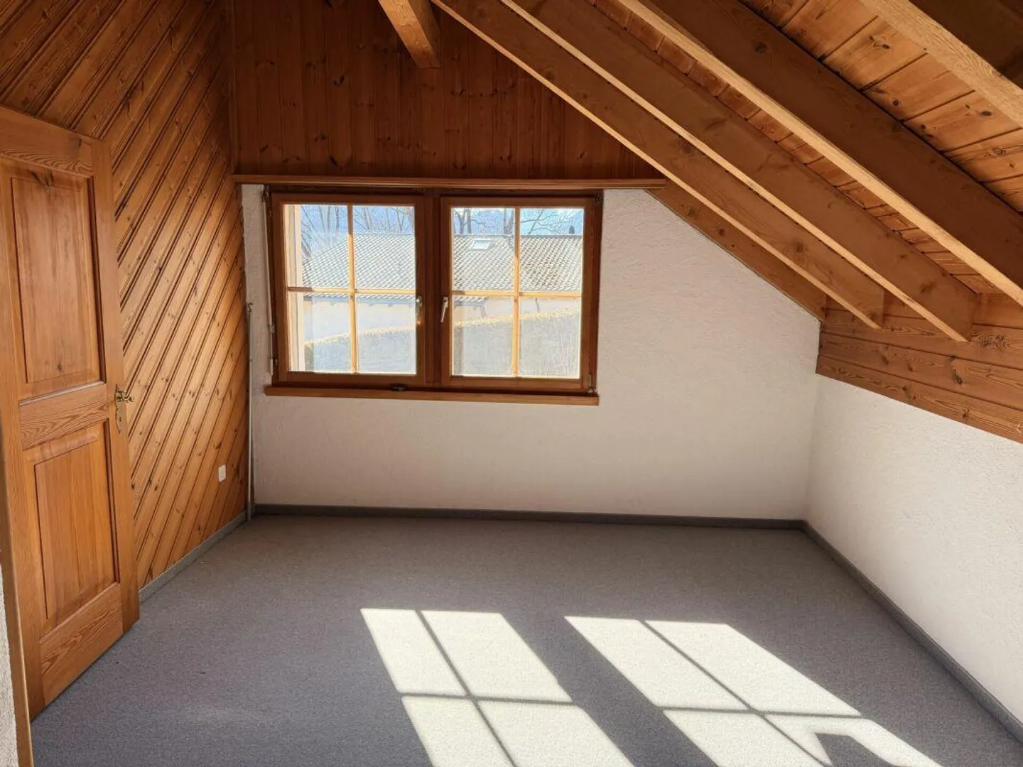 Casa unifamiliare di 8 ½ stanze con appartamento di 1 ½ stanza in una posizione idilliaca con vista magnifica - Foto 7 di 14