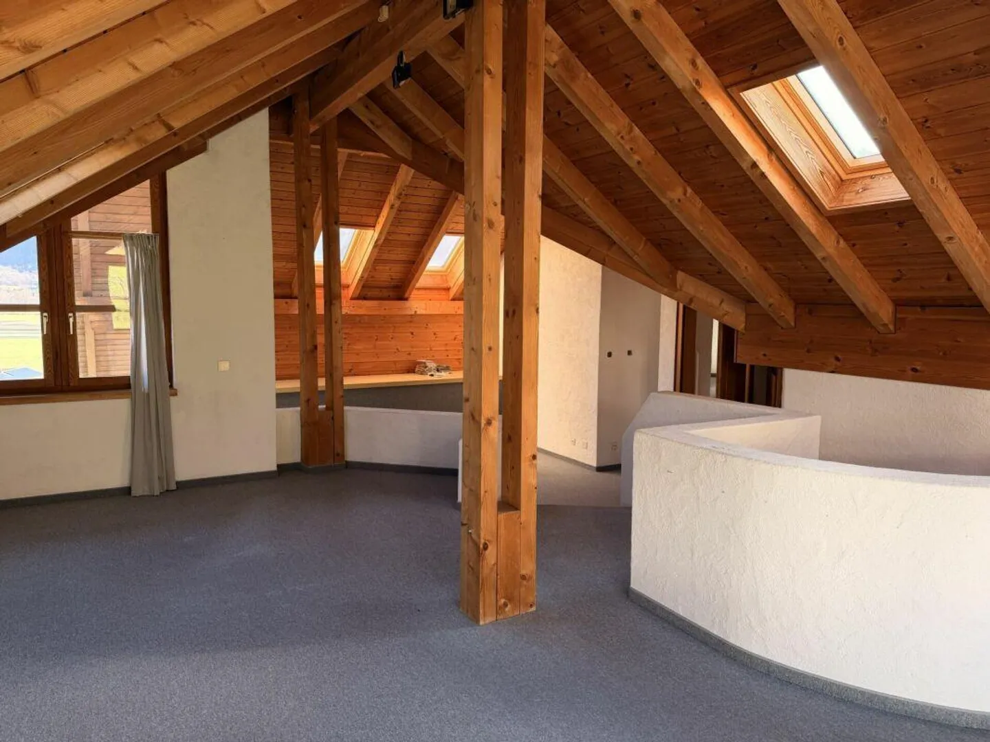 Casa unifamiliare di 8 ½ stanze con appartamento di 1 ½ stanza in una posizione idilliaca con vista magnifica - Foto 8 di 14