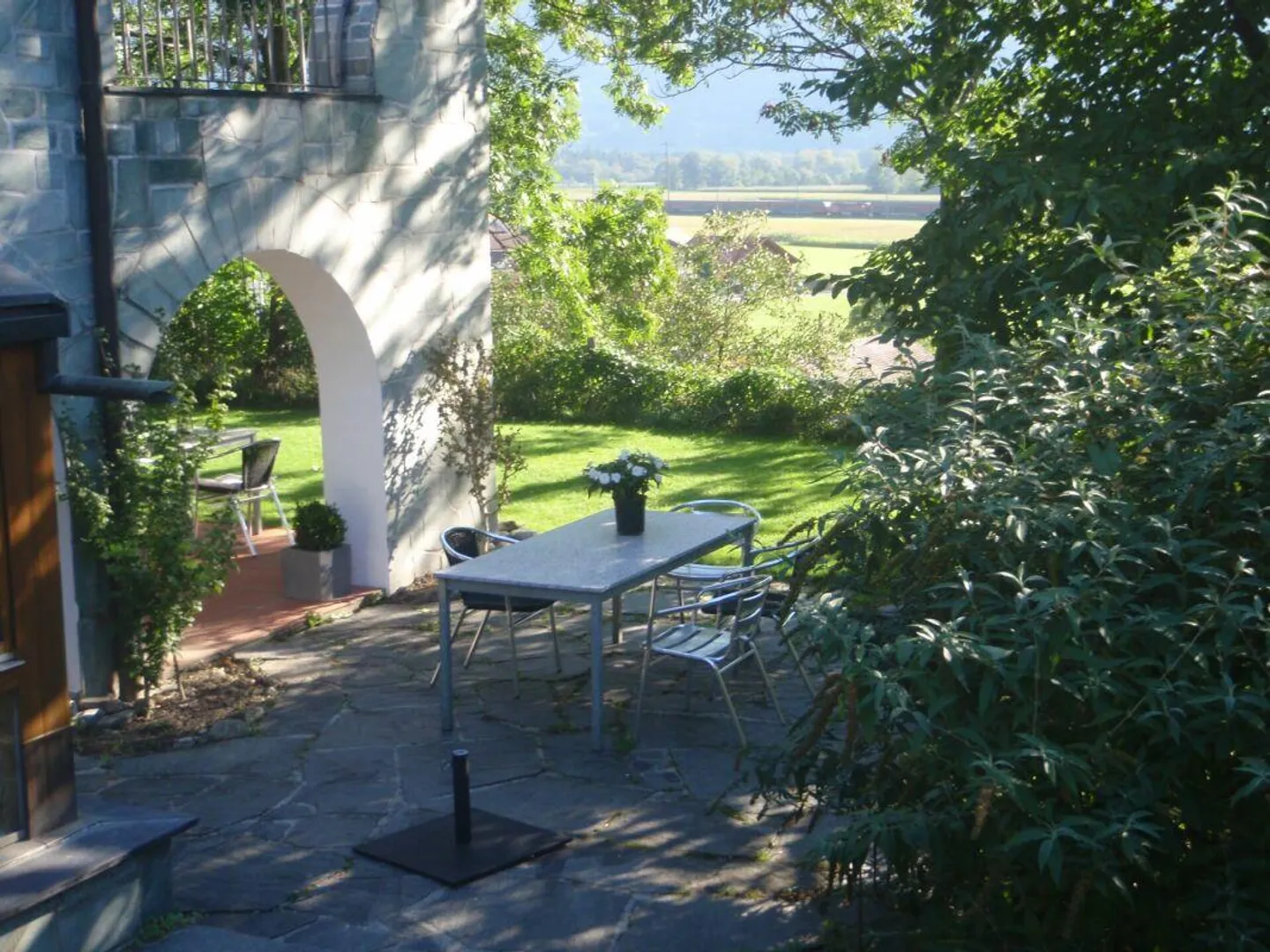 Casa unifamiliare di 8 ½ stanze con appartamento di 1 ½ stanza in una posizione idilliaca con vista magnifica - Foto 12 di 14