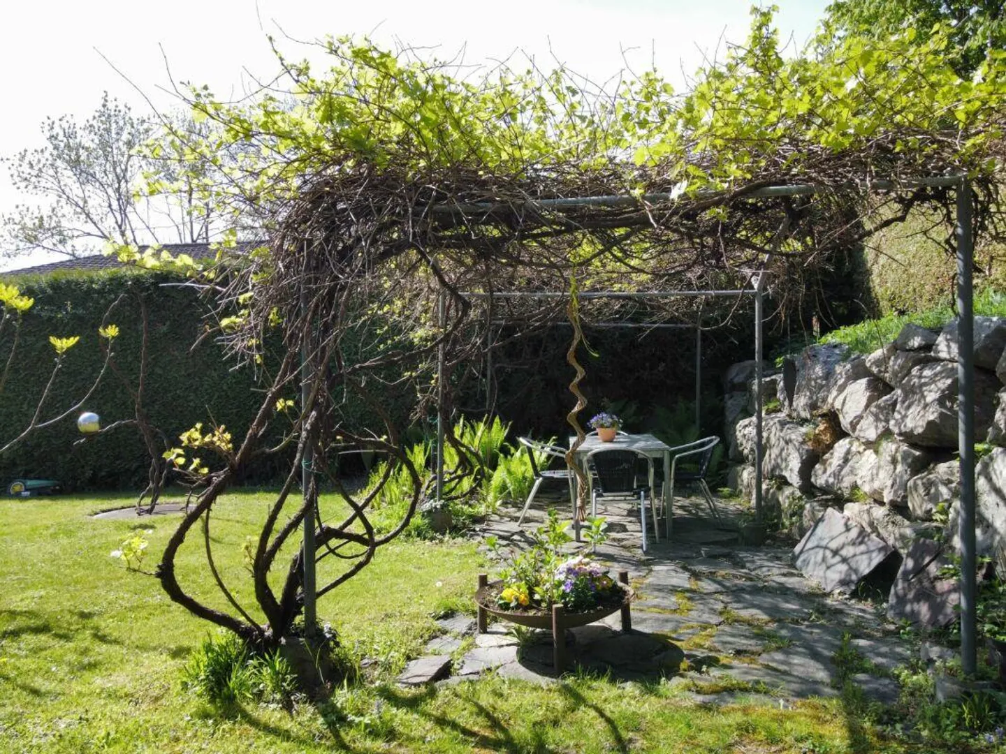 Casa unifamiliare di 8 ½ stanze con appartamento di 1 ½ stanza in una posizione idilliaca con vista magnifica - Foto 14 di 14