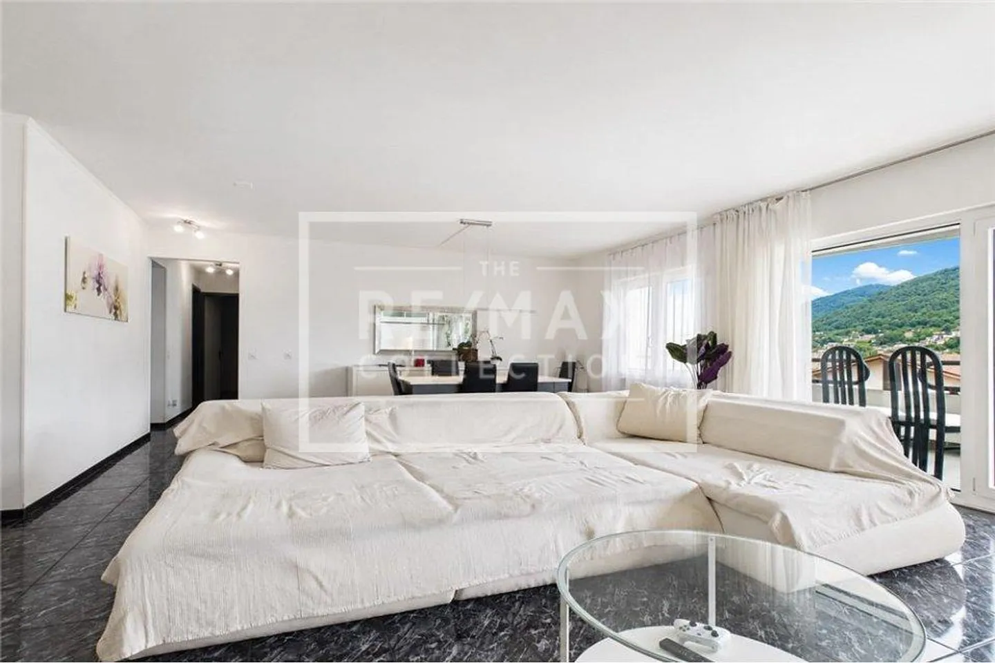 Living Comfort in a Strategic Location with Panoramic Terrace - Photo 5 of 13