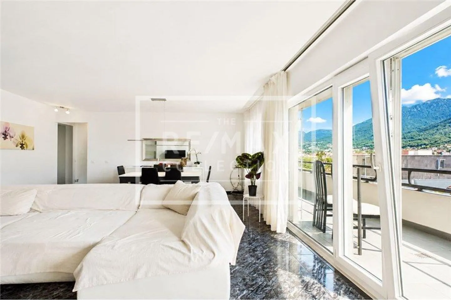 Living Comfort in a Strategic Location with Panoramic Terrace - Photo 7 of 13