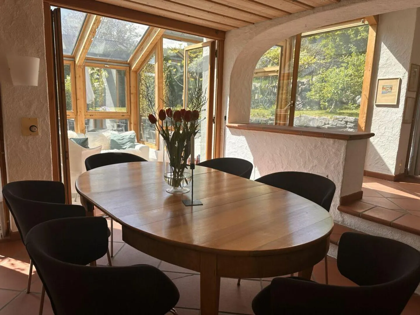 Casa unifamiliare di 8 ½ stanze con appartamento di 1 ½ stanza in una posizione idilliaca con vista magnifica - Foto 4 di 14