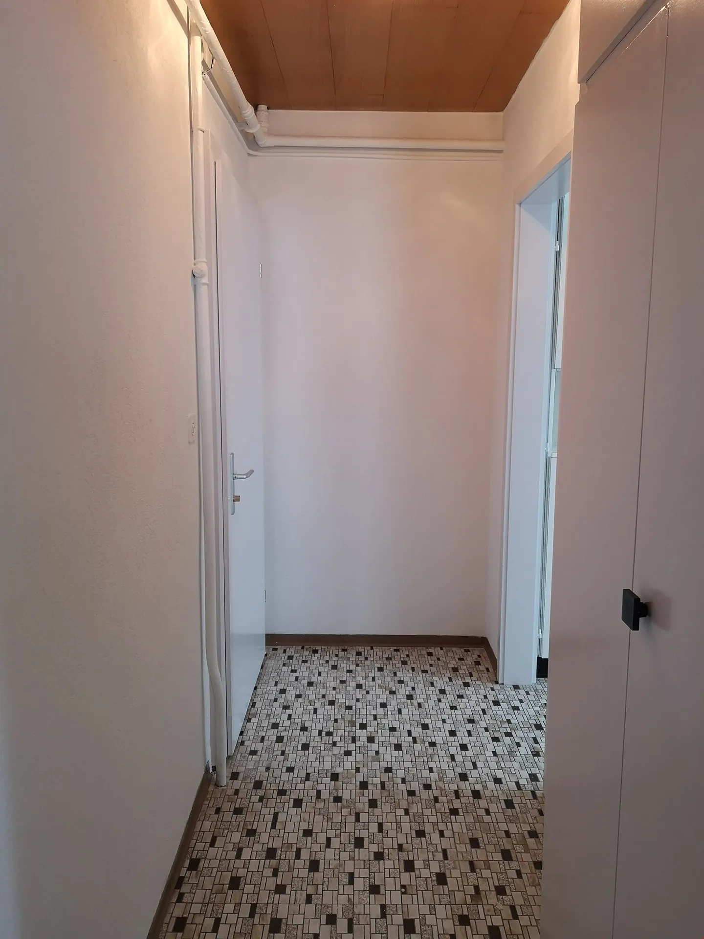 Teilweise renovierte Wohnung, 1. Stock, sofort verfügbar - Foto 6 von 14