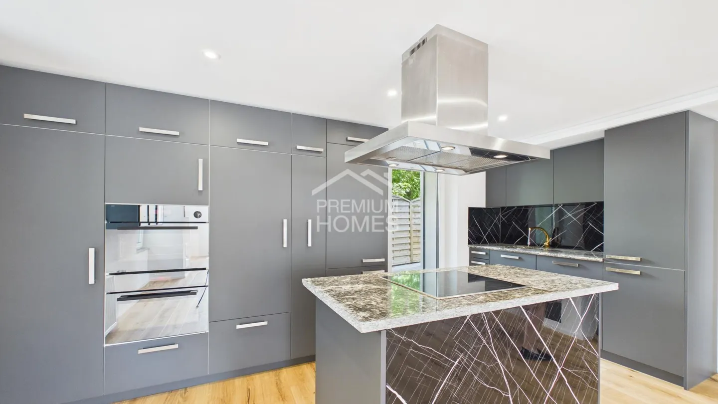 Charming Detached Family Home - Photo 5 of 13