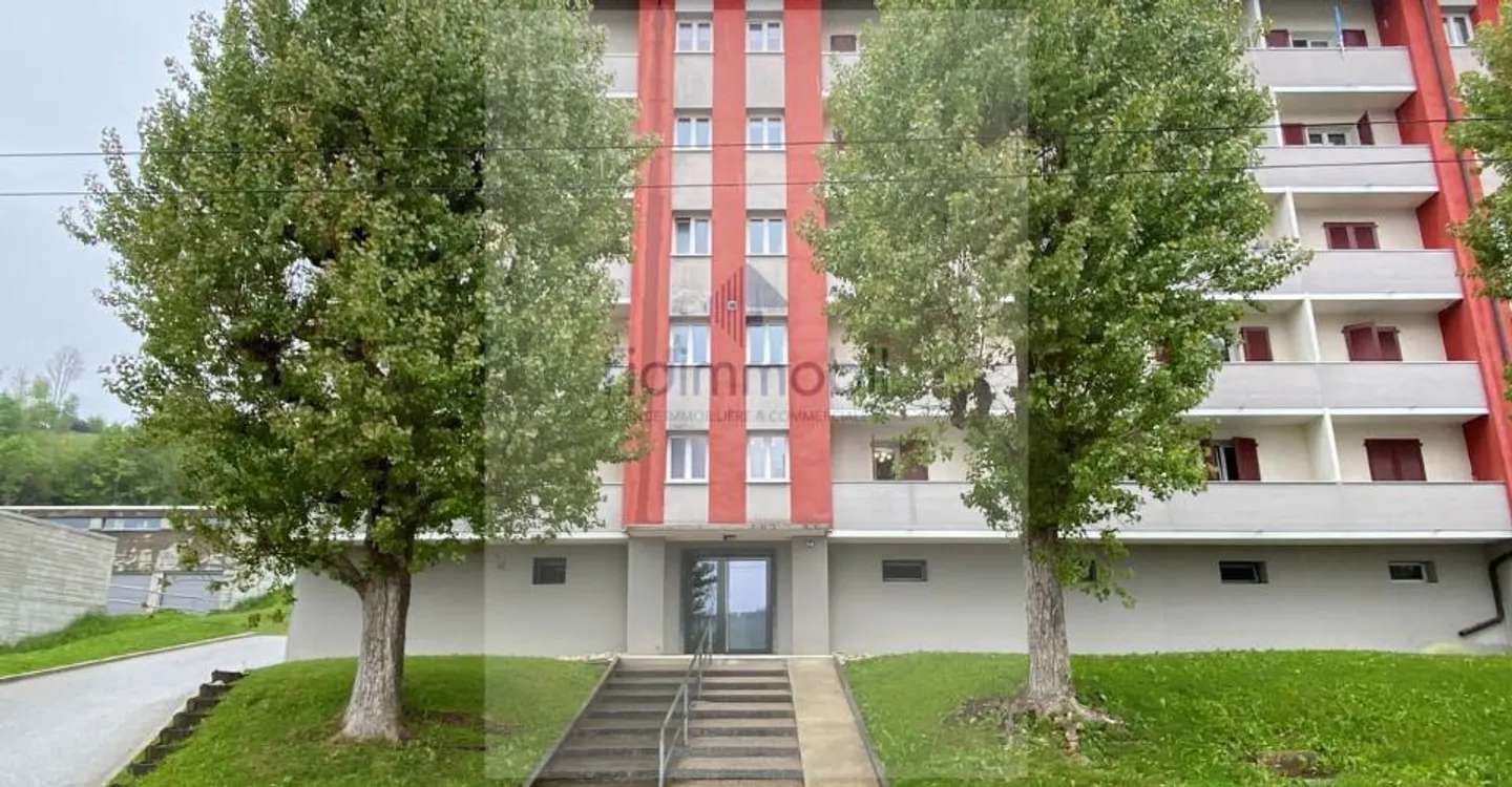Appartement rénové à La Chaux-de-Fonds - Photo 2 sur 4