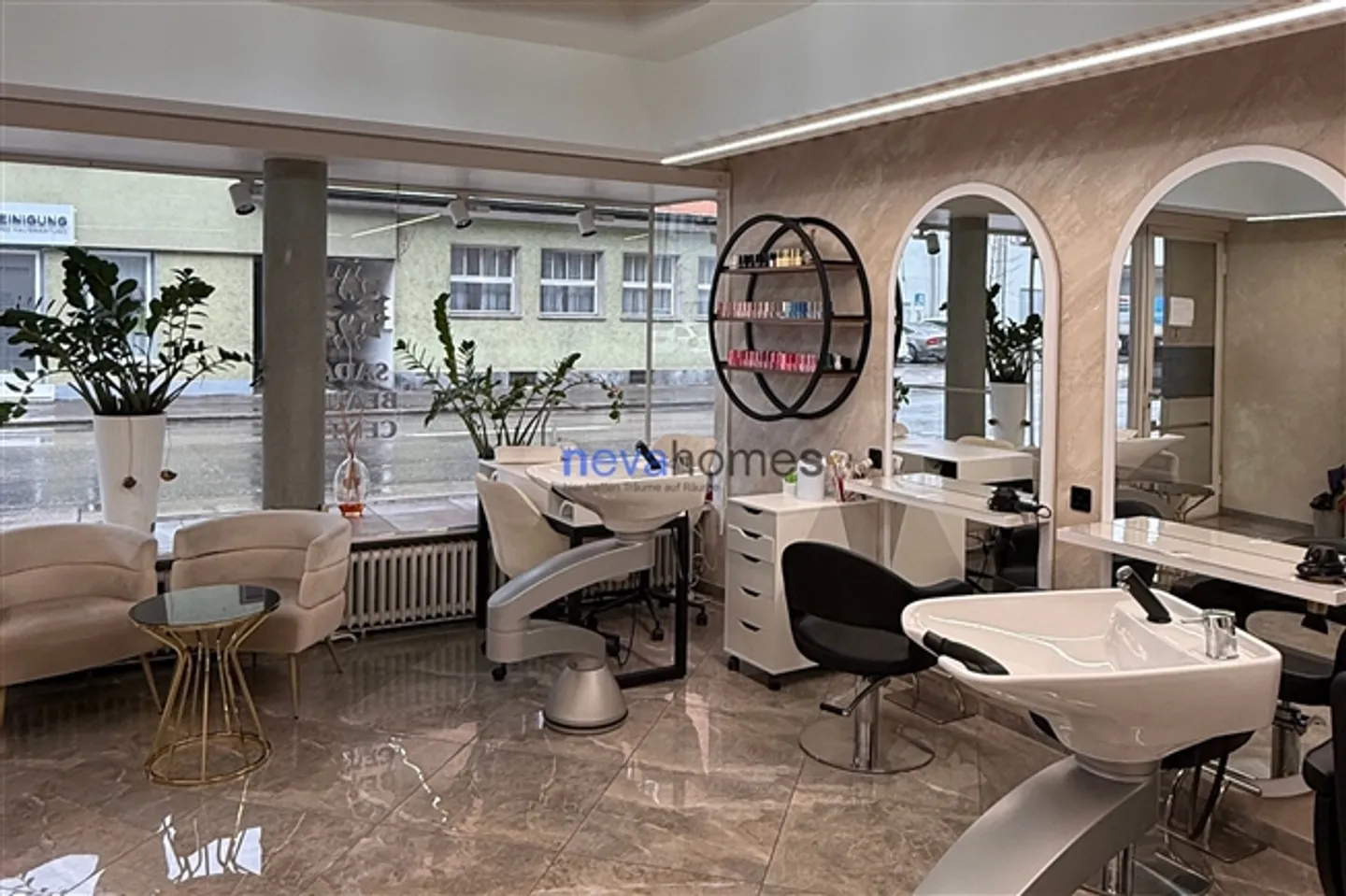 Salon de coiffure et de beauté hautement équipé à Wettingen - démarrer immédiatement, tout est prêt - Photo 2 sur 11