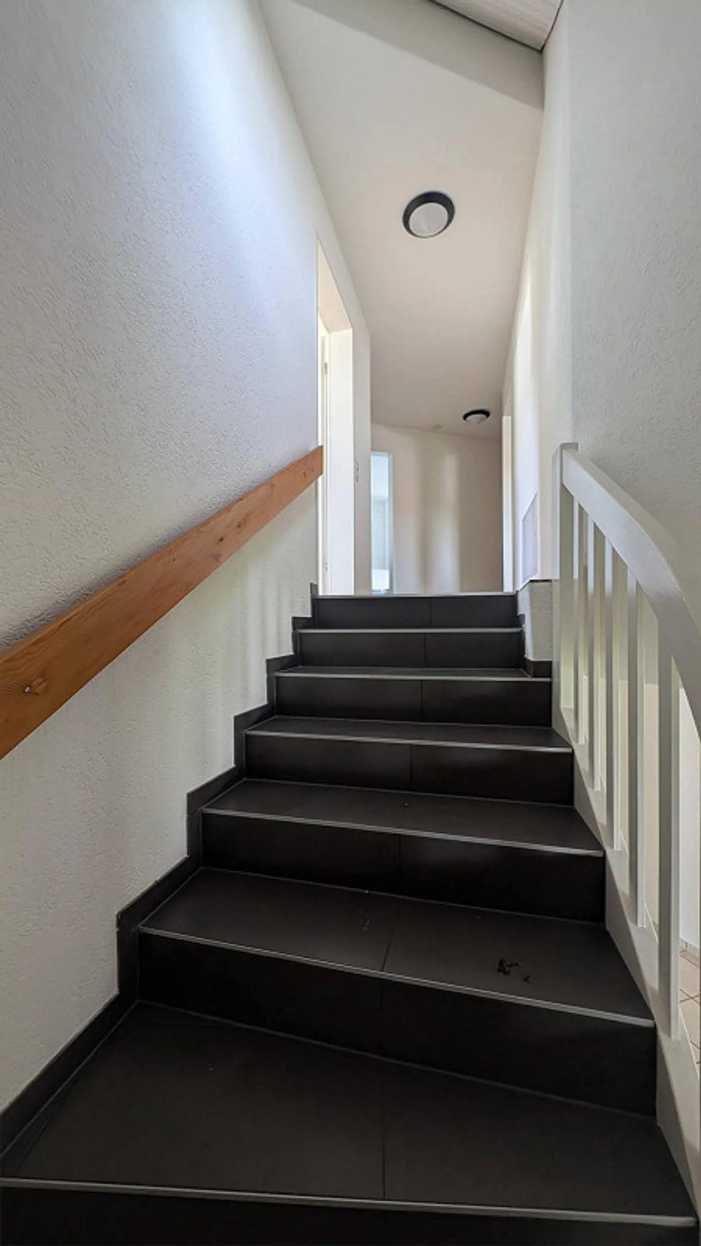 5.5-room maisonette apartment with loggia in the heart of Giebenach - Photo 6 of 11