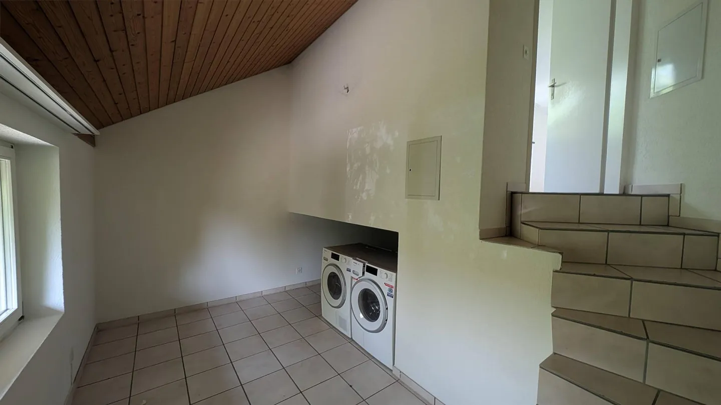 5.5-room maisonette apartment with loggia in the heart of Giebenach - Photo 10 of 11