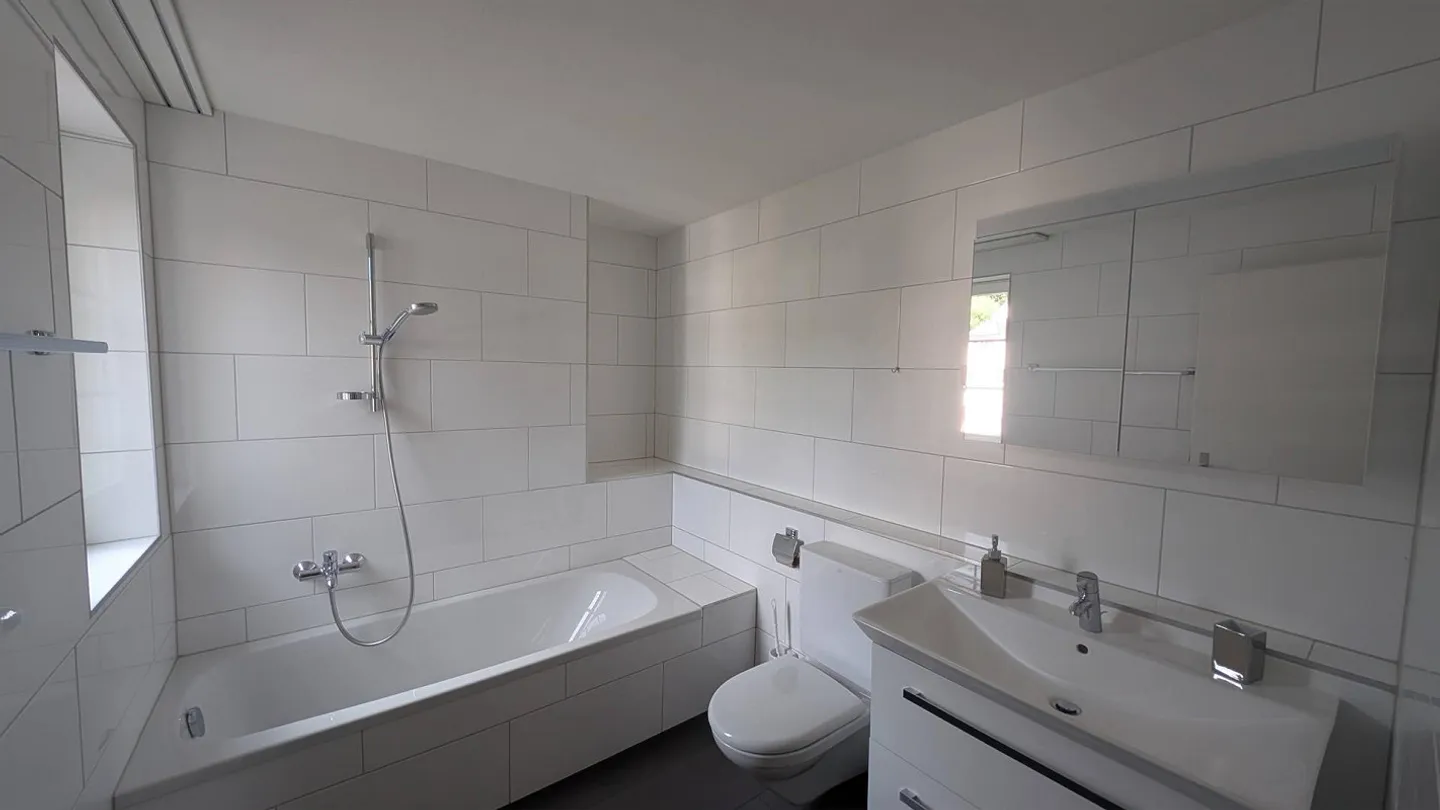 5.5-room maisonette apartment with loggia in the heart of Giebenach - Photo 5 of 11