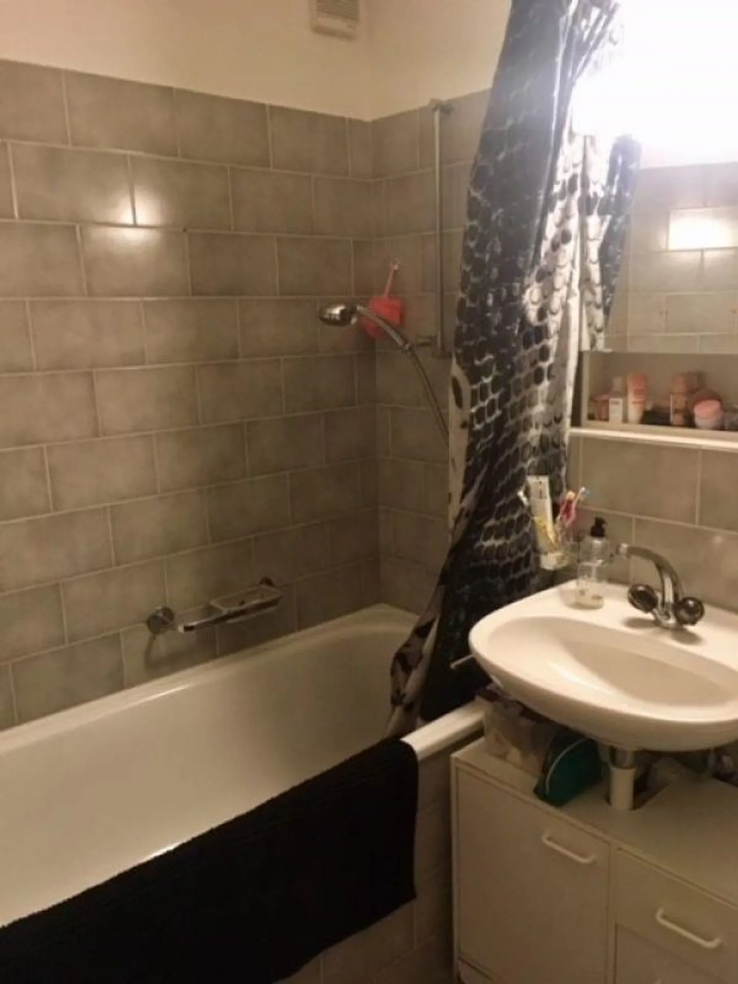 Quiet 3-room apartment on the 3rd floor, near swimming pool - Photo 8 of 10