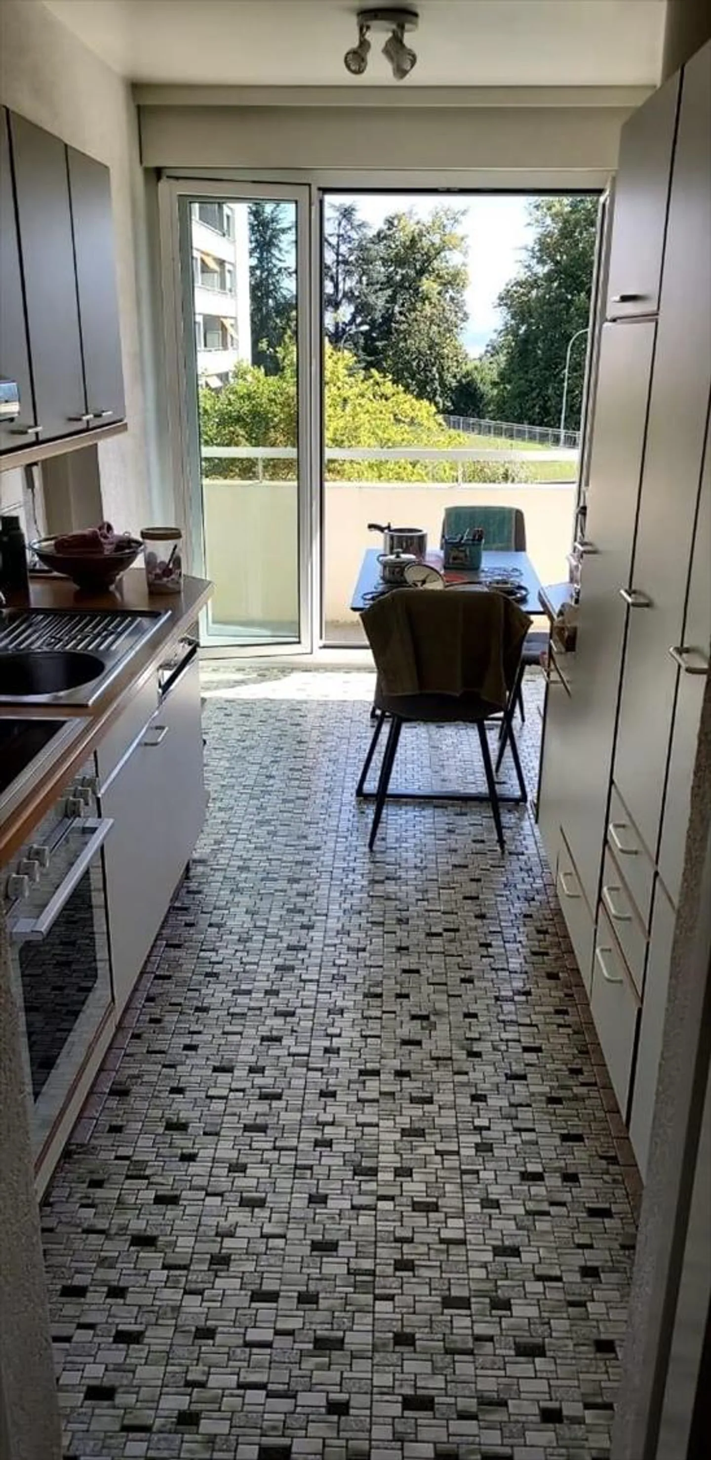 Ampio appartamento di 5 stanze con balcone - Foto 2 di 5