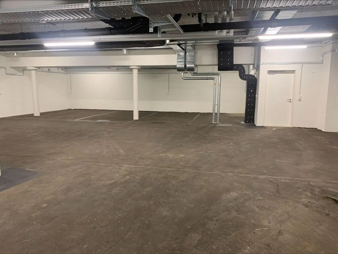 Storage rooms in the Tiergarten district (56m2, 185m2 or 205m2) - Photo 2 of 3