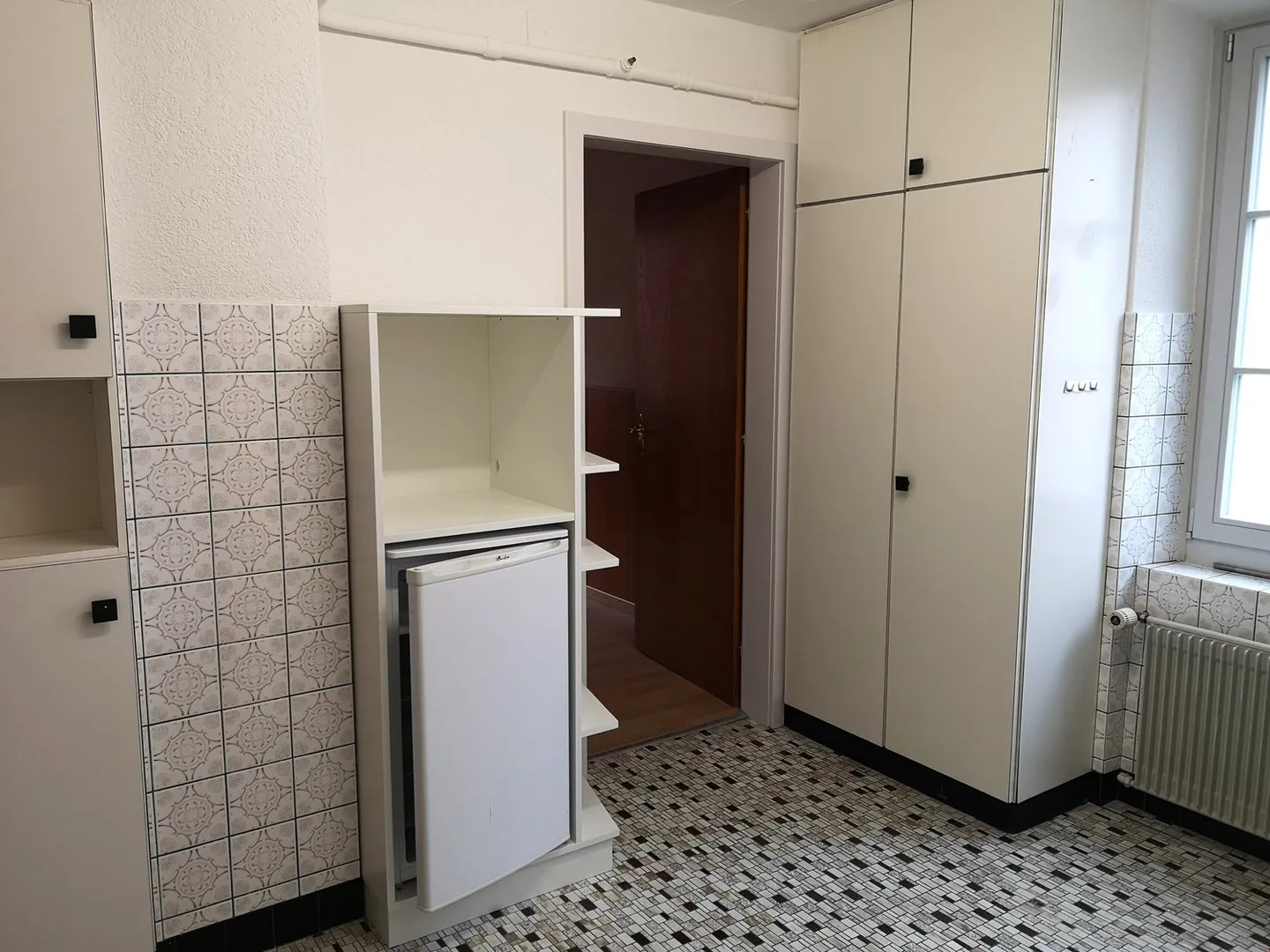 Teilweise renovierte Wohnung, 1. Stock, sofort verfügbar - Foto 9 von 14