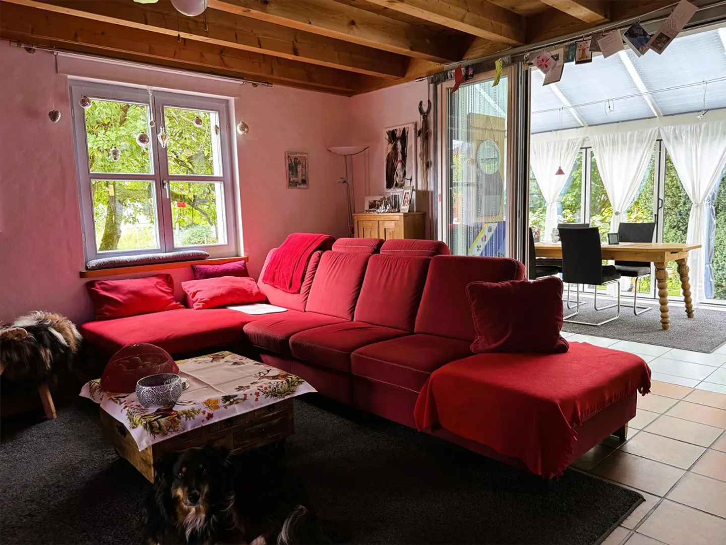 Casa unifamiliare ben tenuta e grande (casa d'angolo) con un bellissimo giardino - Foto 5 di 18
