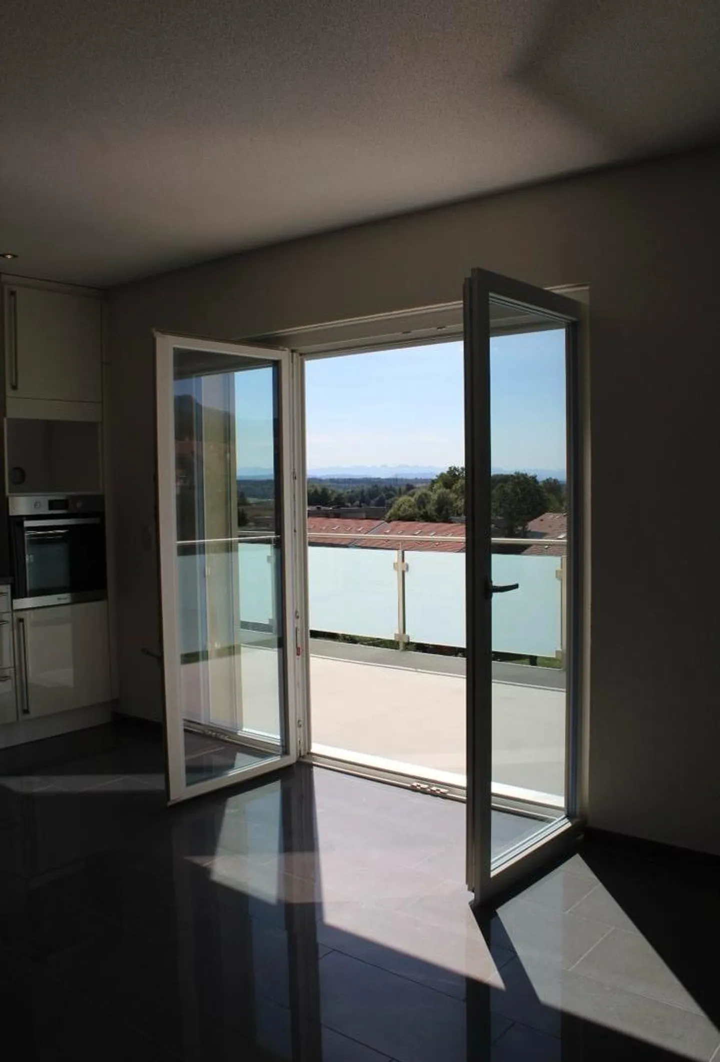 Bel appartement moderne et lumineux de 3,5 pièces - Photo 1 sur 24