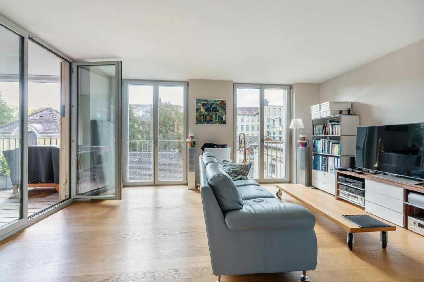 Sentiment de loft urbain dans le quartier de la Spinnerei avec vue sur la Reuss - Photo 9 sur 19