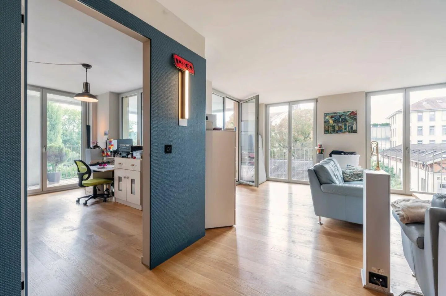 Sentiment de loft urbain dans le quartier de la Spinnerei avec vue sur la Reuss - Photo 10 sur 19