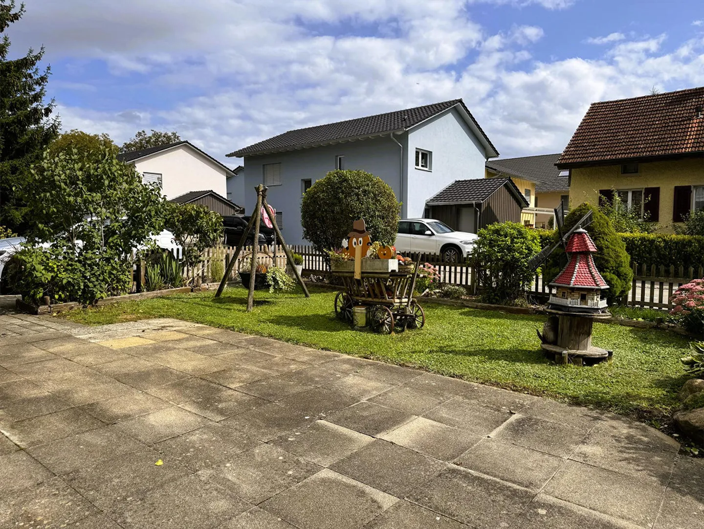 Casa unifamiliare ben tenuta e grande (casa d'angolo) con un bellissimo giardino - Foto 18 di 18