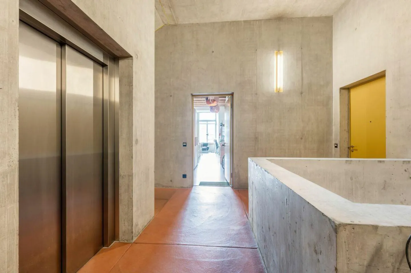 Sentiment de loft urbain dans le quartier de la Spinnerei avec vue sur la Reuss - Photo 19 sur 19