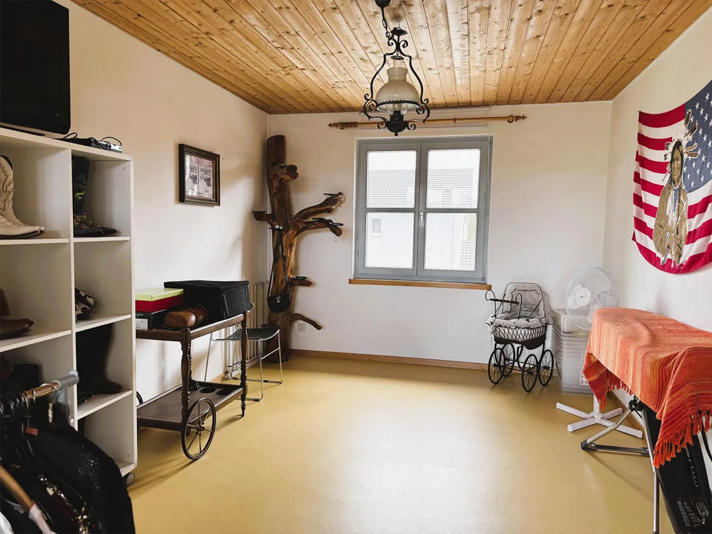 Casa unifamiliare ben tenuta e grande (casa d'angolo) con un bellissimo giardino - Foto 14 di 18