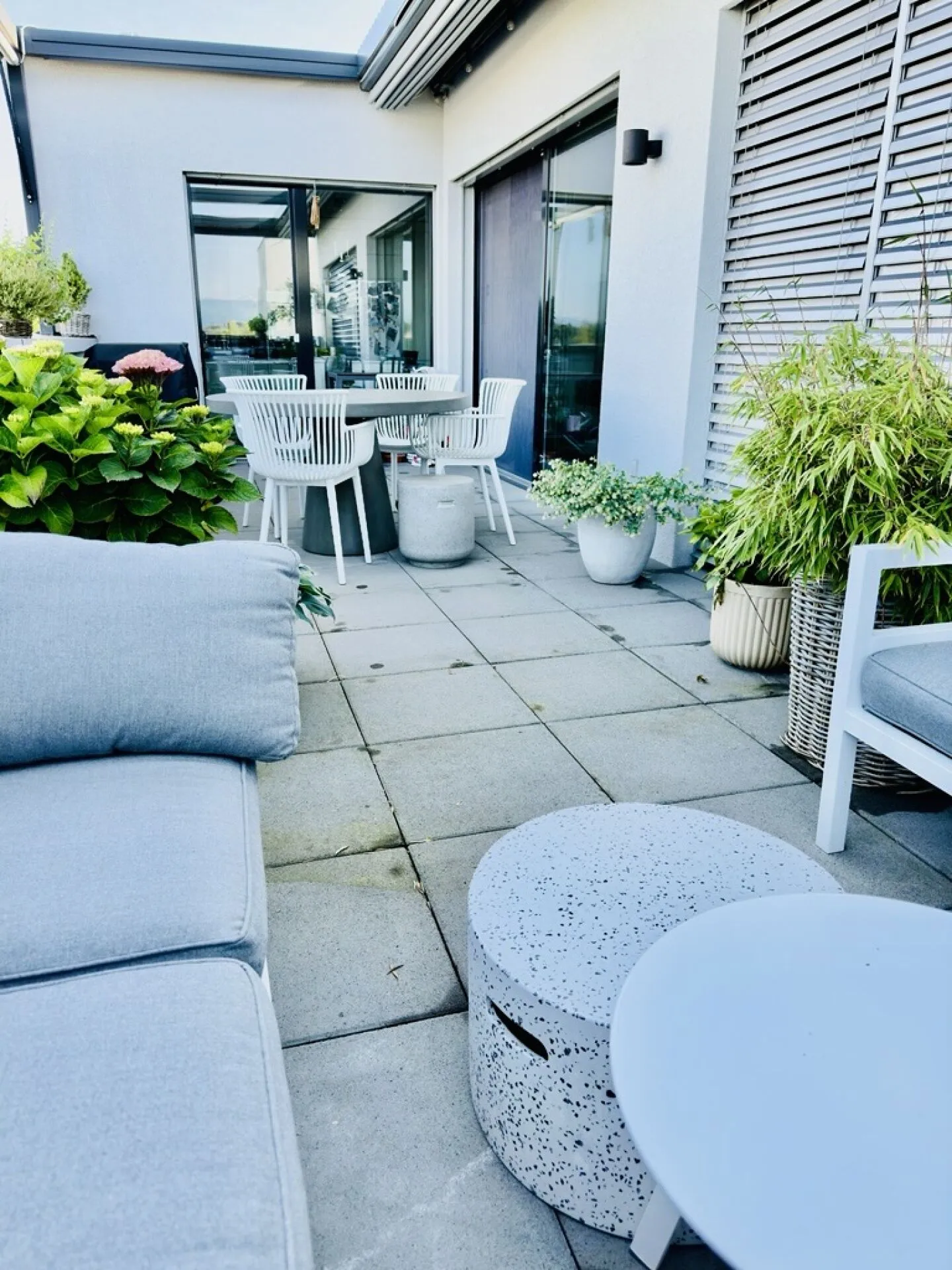 Appartamento attico esclusivo con vista a Hinwil - 125 m² di superficie abitabile, 4,5 stanze, 2 balconi, 2 bagni, garage sotterraneo - Foto 7 di 13