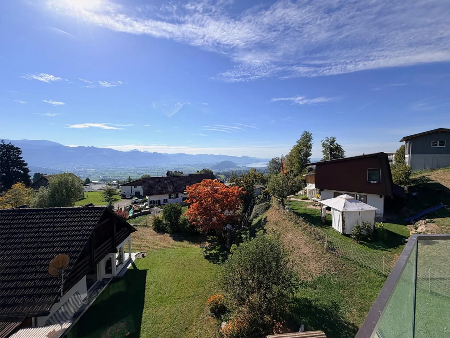 Tolle Weit- und Seesicht. Hochwertiger Innenausbau - Foto 1 di 18